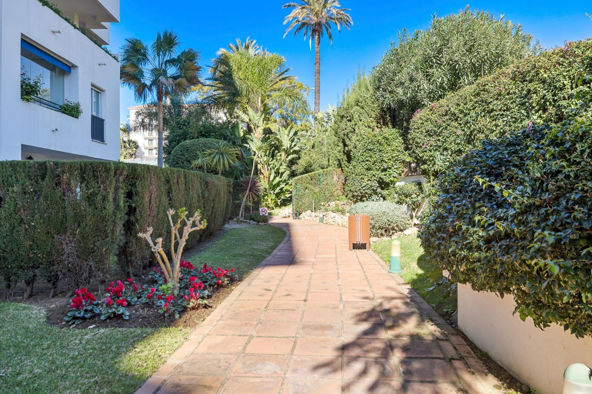2 Bedroom Apartment In Medina Garden - Puerto Banus Marbella Eksteriør billede